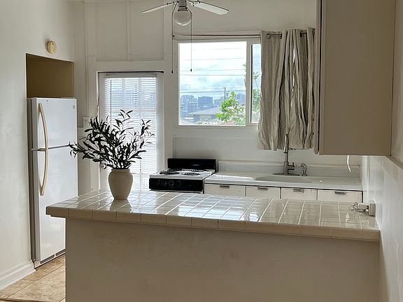 2nd image of 608 Pokole St #A