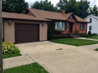 907 S Division Ave, Polo, IL 61064