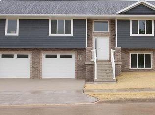 332 Stone Valley Dr, Dubuque, IA 52003