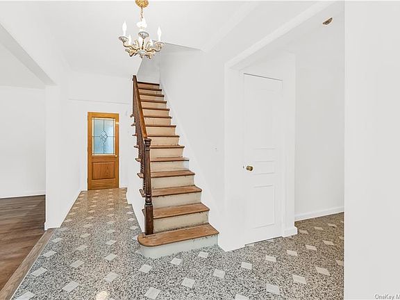 4th image of 60 Hothorn Ave