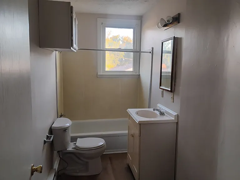 229 W Pennsylvania St — Photo 4