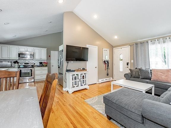 4th image of 45 Slumber Ln