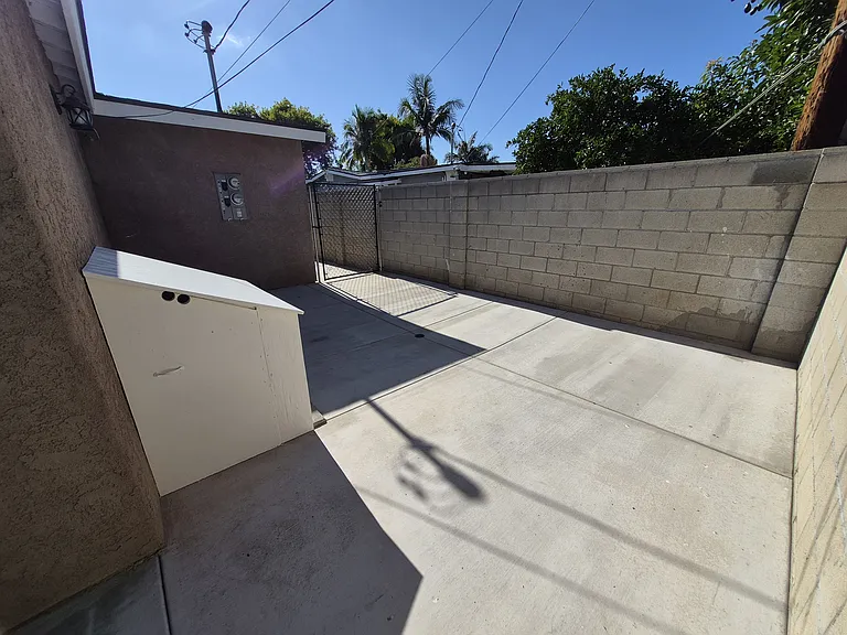 901 E Occidental St #2 — Photo 15