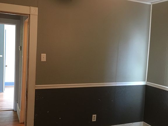 5th image of 925 Woodsdale Ave
