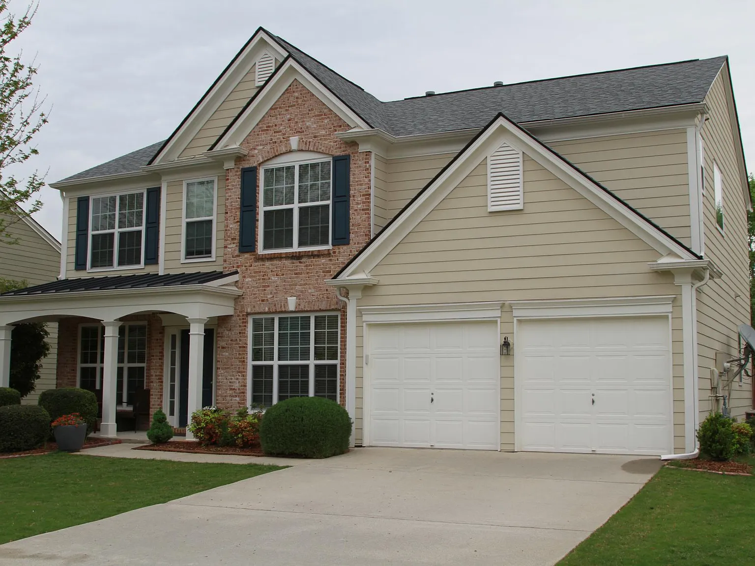 4 bed, 2.5 bath, 2288 sqft, $2,800 — Photo 1