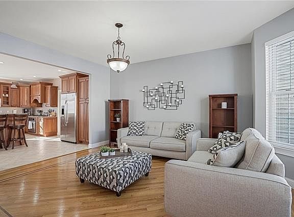 4th image of 108 Winding Brook Ct
