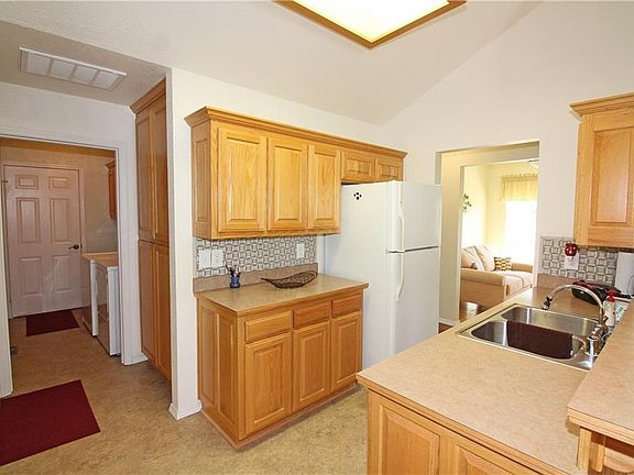 3rd image of 4 Lockerbie Ln