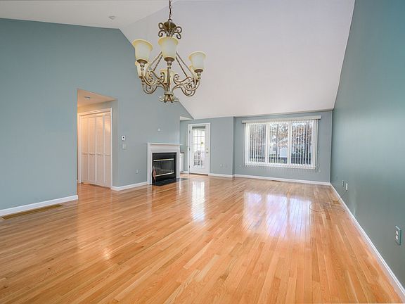 2nd image of 27 Windward Street #27