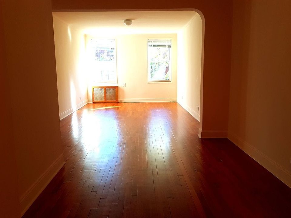 1st image of 13510 Grand Central Pkwy APT 403