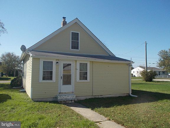 4th image of 62 Bayview Ave