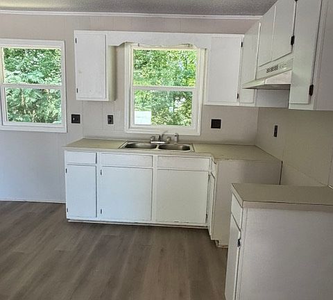 5th image of 516 Burgess St APT F