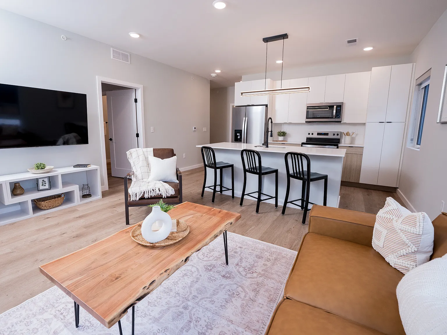 2 bed, 945 sqft, $1,890 — Photo 4