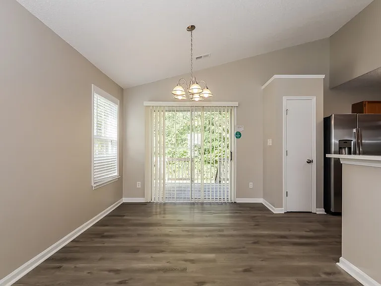 11926 Stewarts Crossing Dr — Photo 6