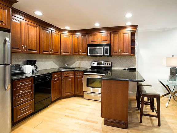 2nd image of 150 W 51st St APT 1224