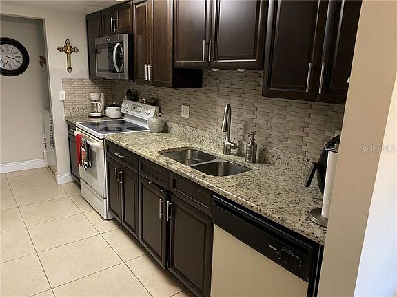 4th image of 5837 La Costa Dr #103