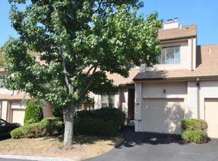 16 Hudson Watch Dr, Ossining, NY