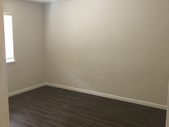2nd image of 1323 Leafwood Dr APT 9
