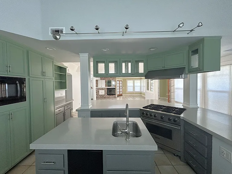 1938 Westminster Ave — Photo 10