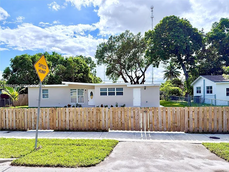 124 Harvard Rd — Photo 19