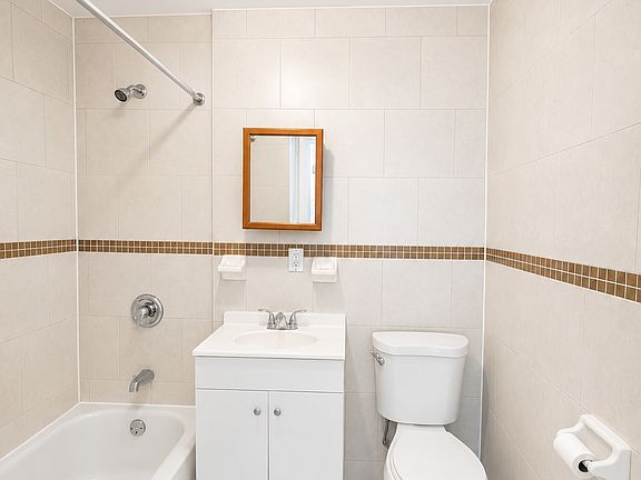 3rd image of 1801 Lacombe Ave Floor 1