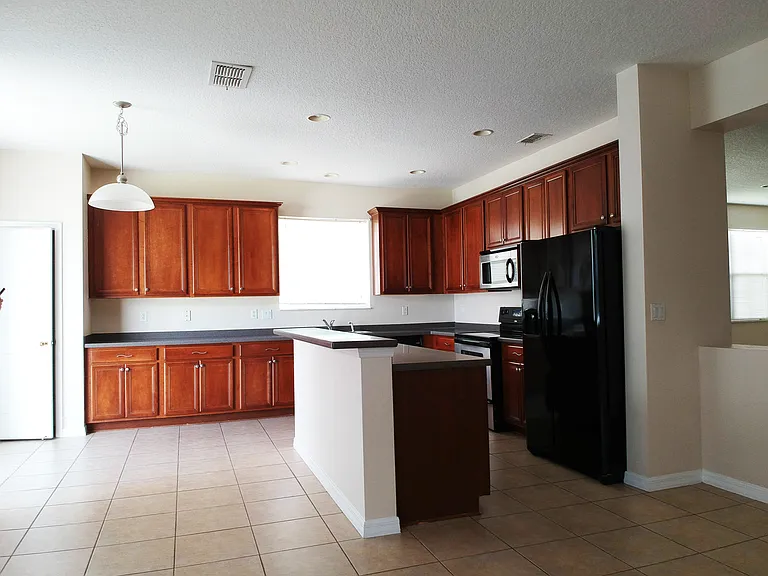 4624 Barbados Loop — Photo 3