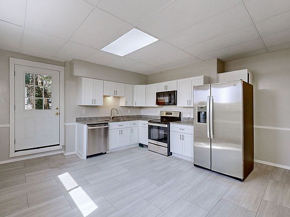4th image of 1100 Baxter Ave #2