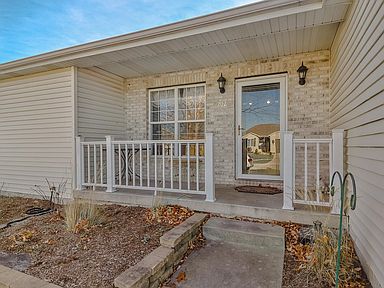 202 Ashwood Dr, Sycamore, IL 60178 | Zillow