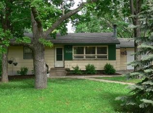 7095 Pleasant View Dr, Mounds View, MN 55112