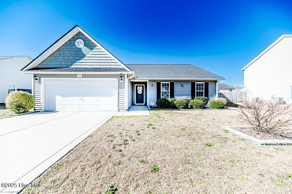 3 bed, 2.0 bath, 1374 sqft, $2,000 — Photo 2