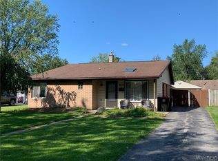 29 Parkdale Dr, Lancaster, NY 14086