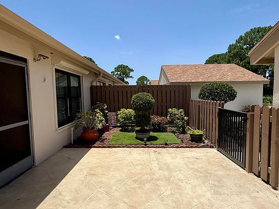 4th image of 2054 SW Silver Pine Way #123-B