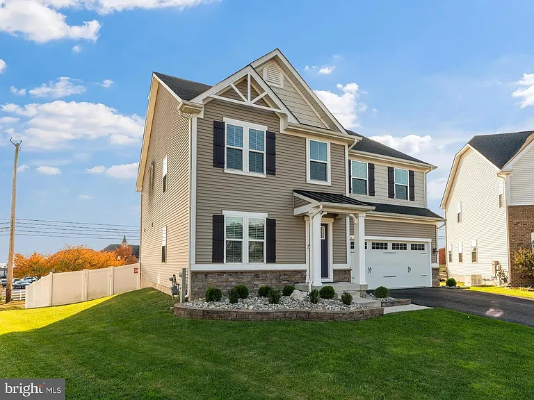 311 Sunrise Ct — Photo 2