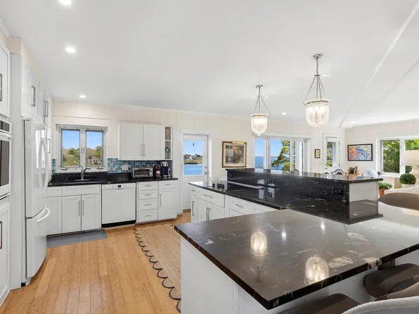 47 Rampasture Road Apt. M, Hampton Bays, NY 11946