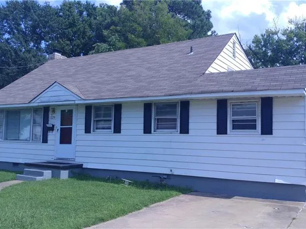 1229 River Oaks Dr, Norfolk, VA 23502