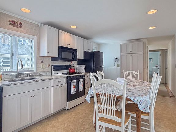 3rd image of 14 Lawrence St