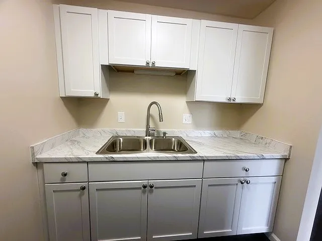 Burnet Park Apartments — Photo 18