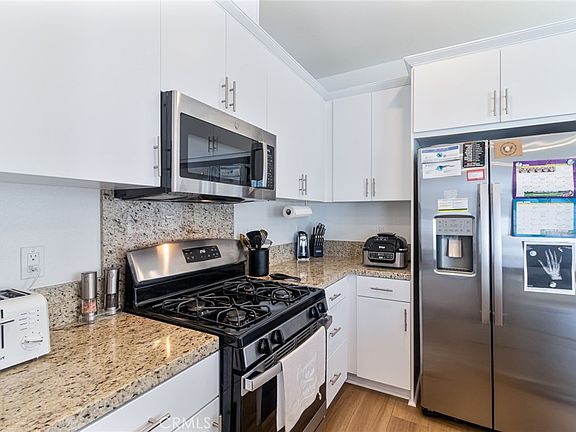 4th image of 2448 Powell Dr