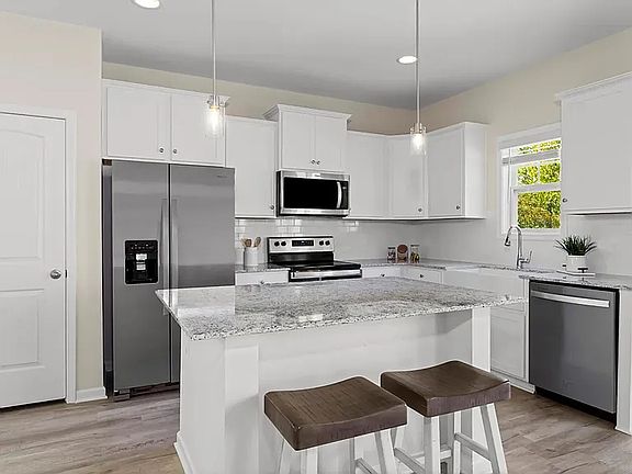 3rd image of 4238 Hartshorn Cir
