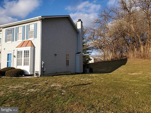 3rd image of 707 Ashland Ct