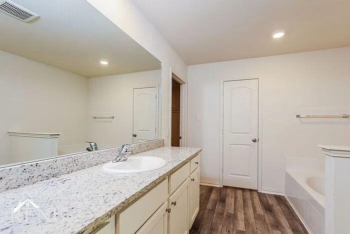 2826 Tybee Crk — Photo 15