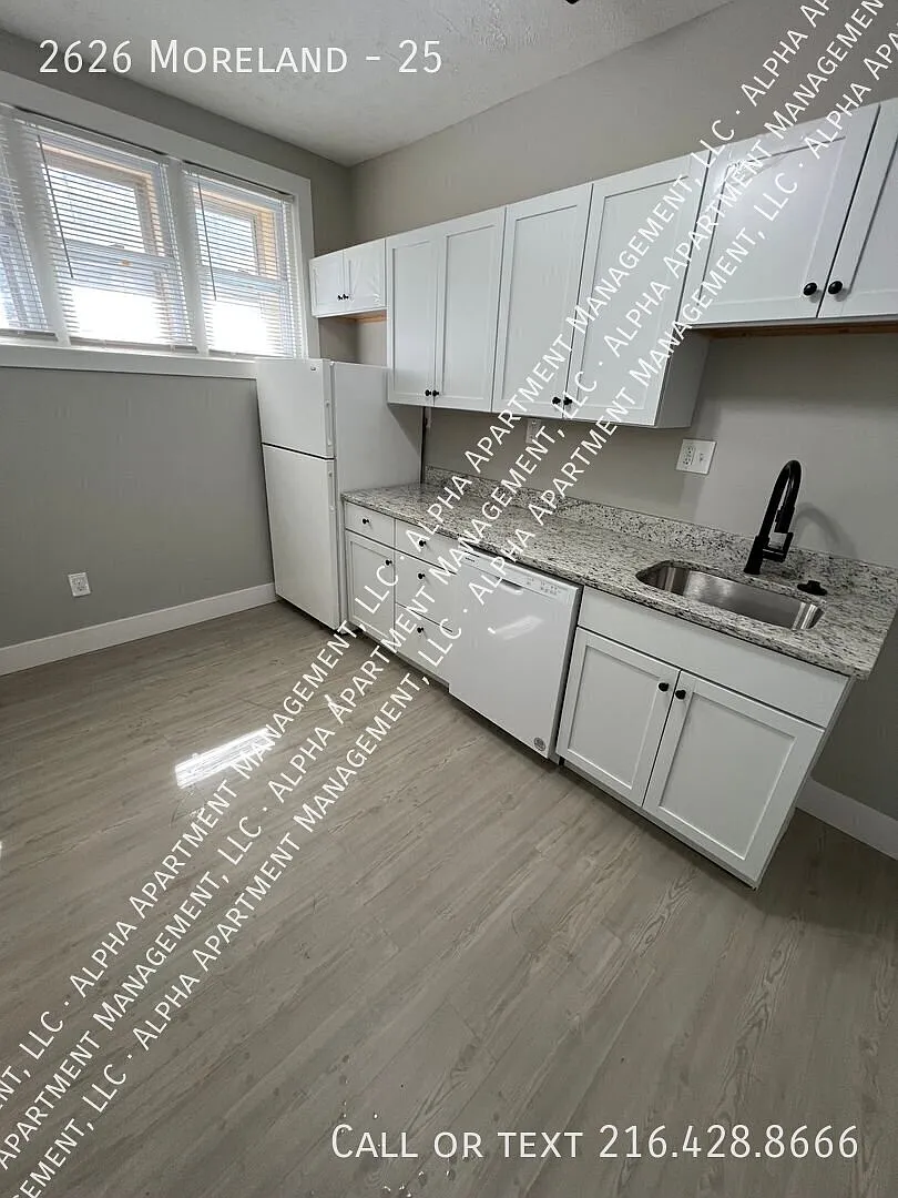 New renovated 2 bedroom apartment — Photo 2