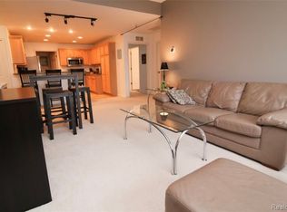 5745 Twin Oaks Dr, Sterling Heights, MI 48314