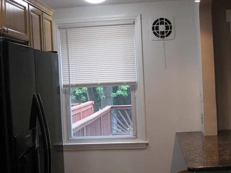 1090 Taylor Dr — Photo 8