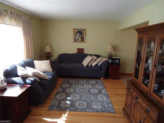 3rd image of 5773 Springwood Ct