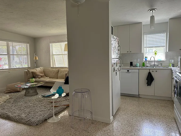 2710 Avenue C — Photo 7
