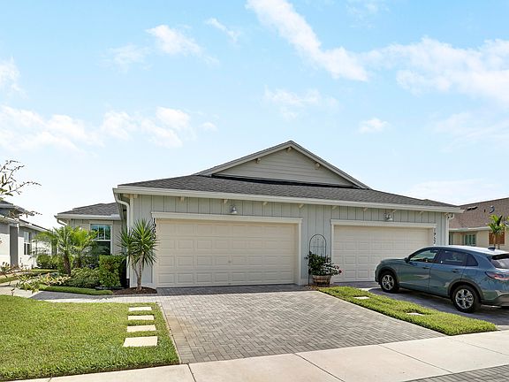 3rd image of 1960 SE Crosswood Way