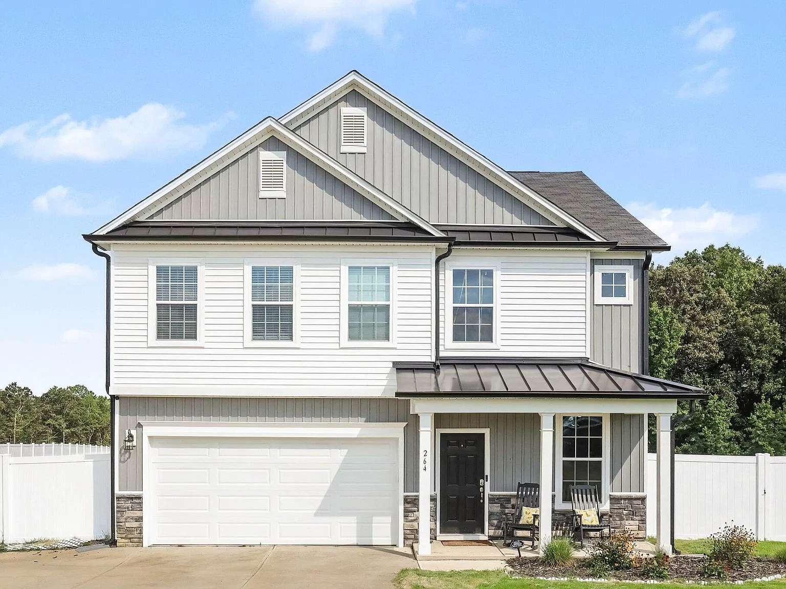 5 bed, 3.0 bath, 2722 sqft, $2,750 — Photo 2