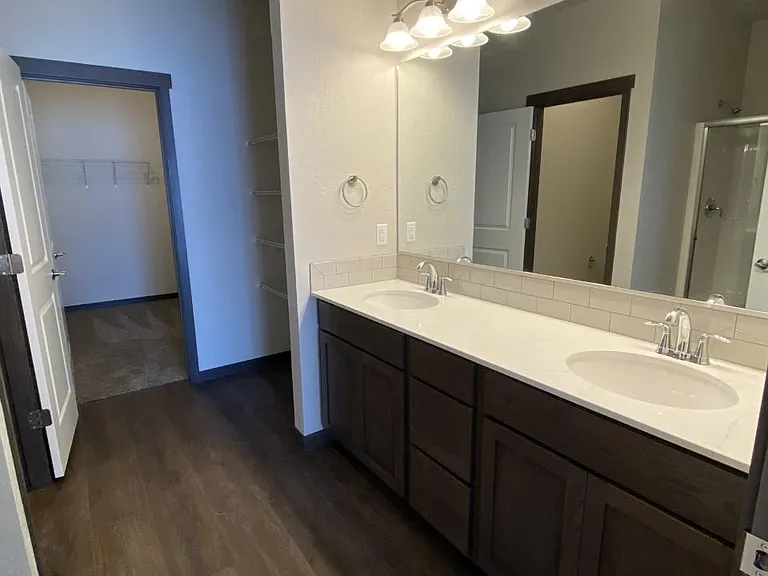 West Meadows Villas — Photo 22