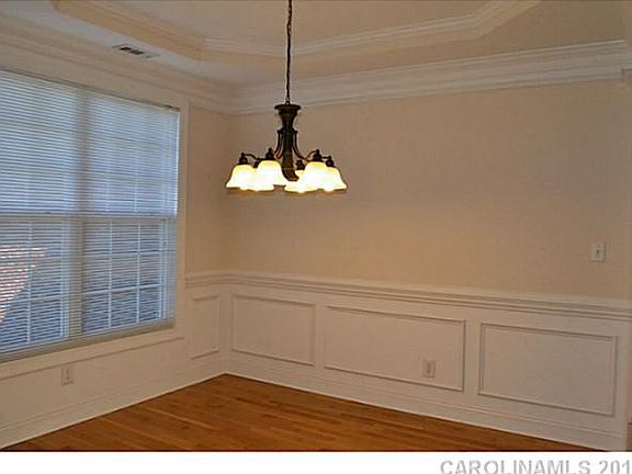4th image of 1324 Broomsage Ln