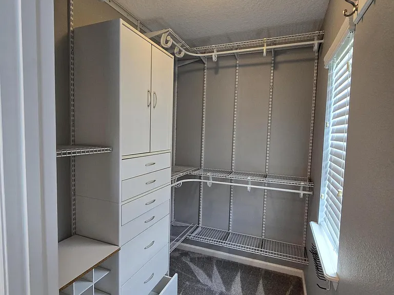 180 Thornloe Dr — Photo 39
